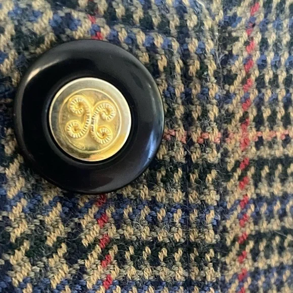 Avoca Collection | 2 piece skirt suit. Classic. Ireland. 100% pure wool. Large - Picture 12 of 15